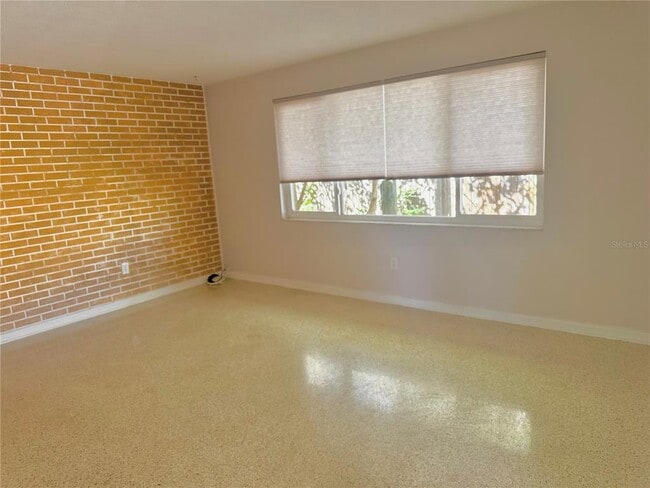 Building Photo - 2054 Broadway Ave