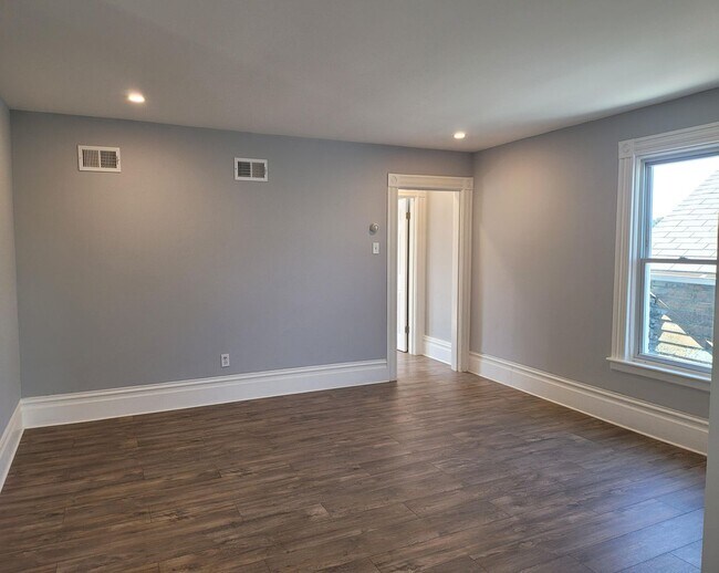 Building Photo - 234 Bigham St