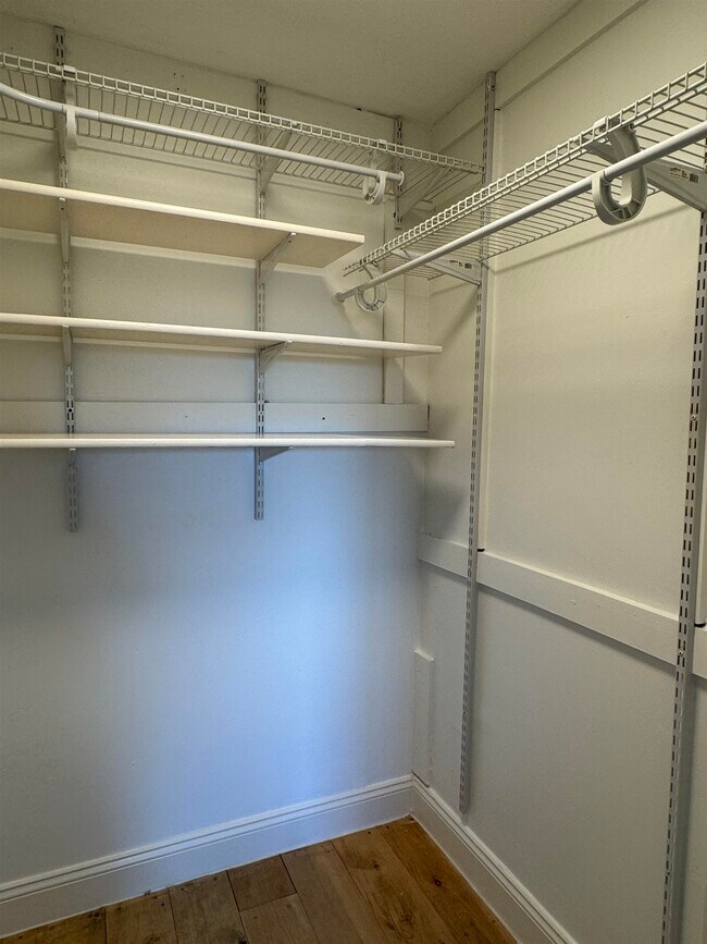 Building Photo - 136 Mammoth Rd