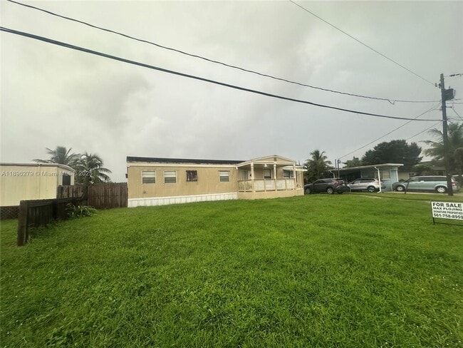 Building Photo - 3082 Hibiscus Cir