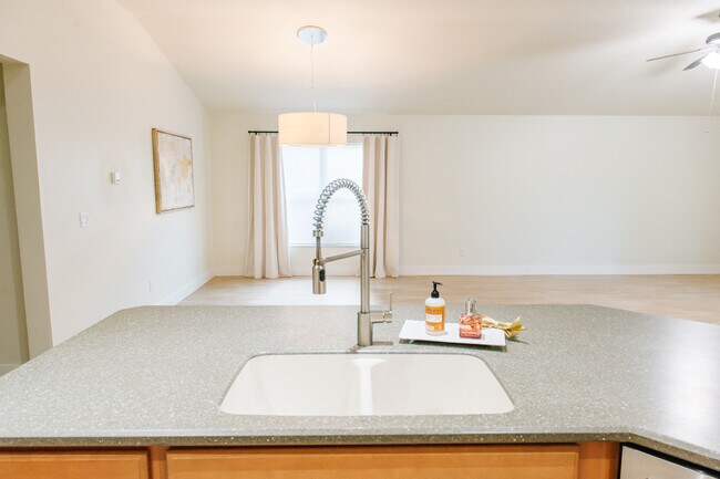Building Photo - 208 Grande Lake Dr
