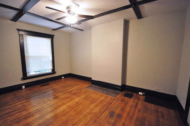 Building Photo - 131 W 8th Ave