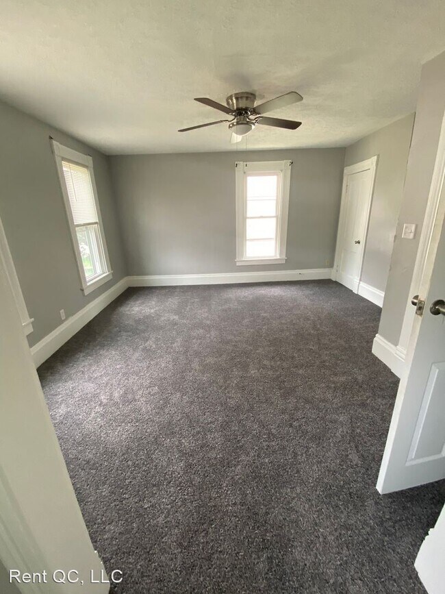Building Photo - 5 br, 1.5 bath House - 207 E Locust Street