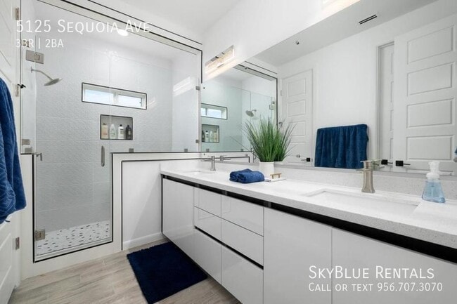 Building Photo - 5125 Sequoia Ave