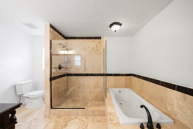 Building Photo - 2226 Droxford Dr