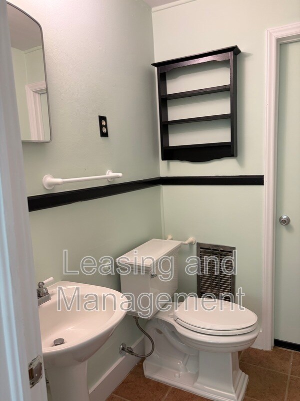 Building Photo - 2056 St James Dr