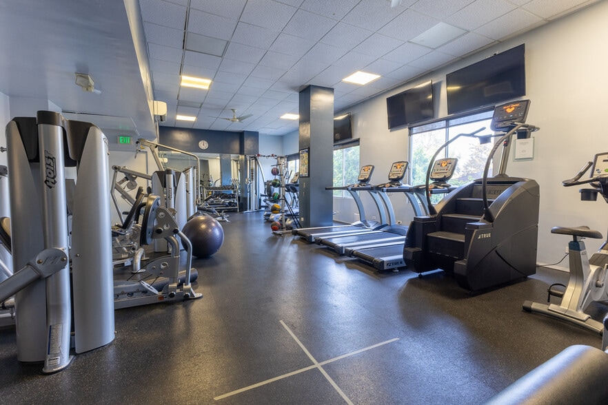 Building Photo - 10501 Wilshire Blvd