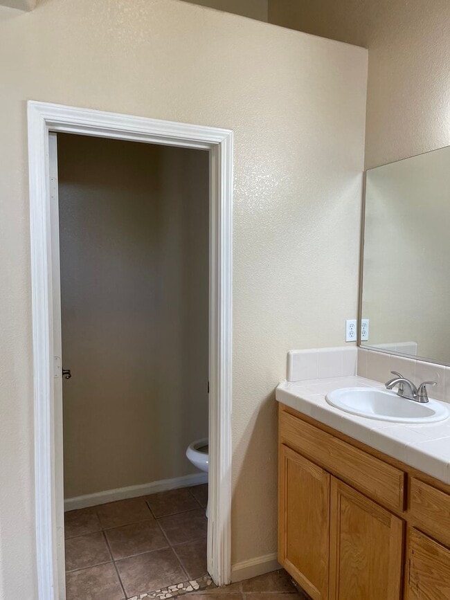 Building Photo - Available Now! Stunning 4 Bedroom, 3 Bathr...