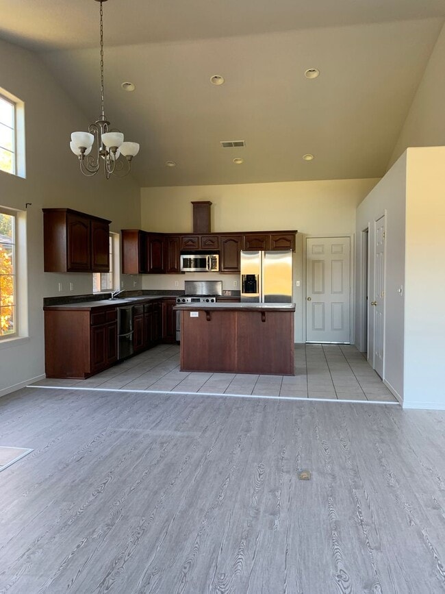 Building Photo - 3 Bedroom, 2 Bathroom Home - Harbor Isles