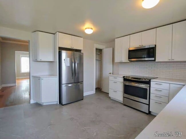 Building Photo - Spacious 2 Bedroom Home in the Pigeon Poin...