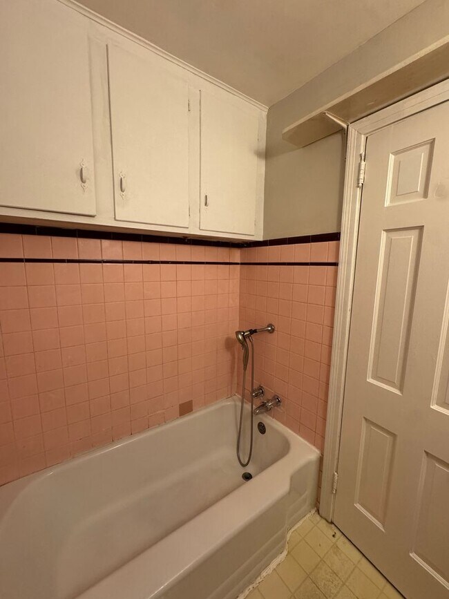 Building Photo - 1004 Maplewood Ave