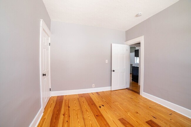 Building Photo - 5 Maple Ave