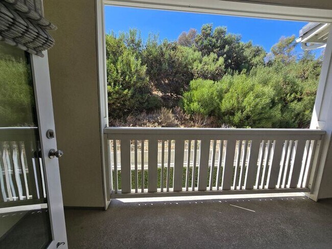 Building Photo - Modern Oceanside Home with Spacious Layout in a Desirable Community
