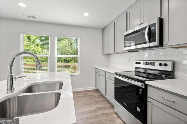 Building Photo - 1139 Lookout Ave NW