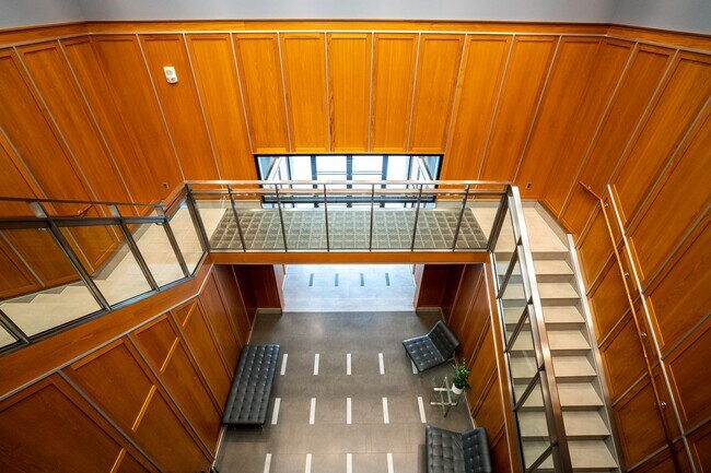 Building Photo - Logan Circle Condo | 2 Bed | 2 Bath | 1,000 Sf | 1 Garage Parking Space