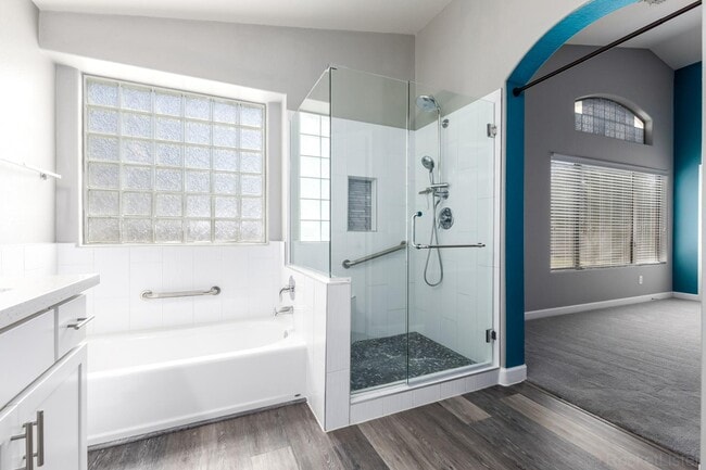 Building Photo - 2313 W Straight Arrow Ln