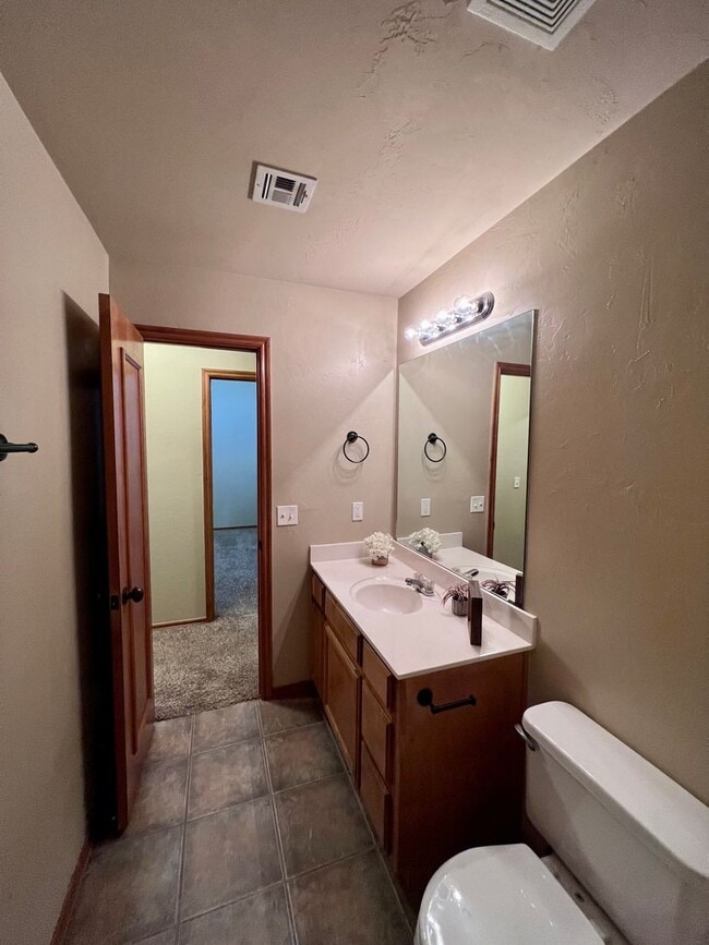 Building Photo - Beautiful home in Heatherwood addition in Moore!