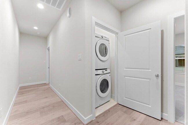 Building Photo - 5905 Haring Ln