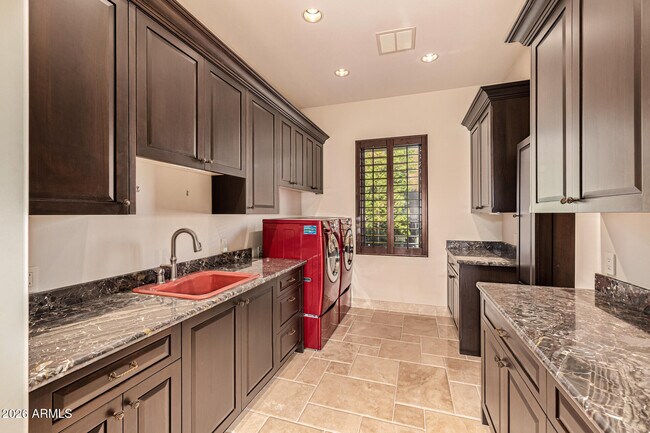 Building Photo - 8406 E Calle Buena Vista