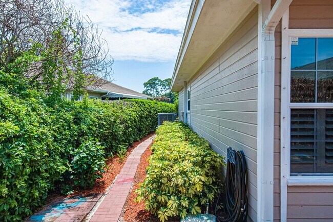 Building Photo - 710 Timber Ridge Trail SW