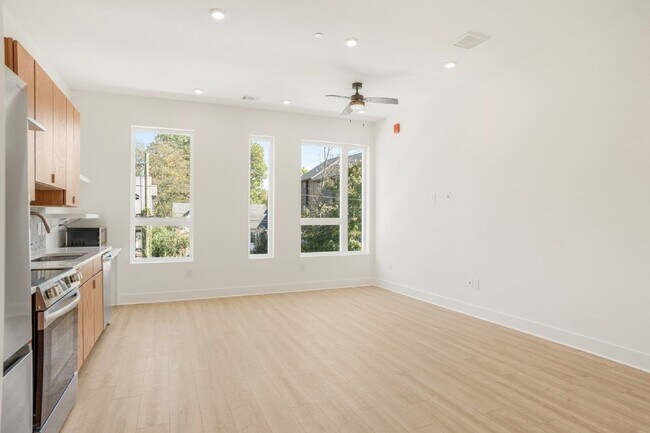Building Photo - 1310 Lischey Ave