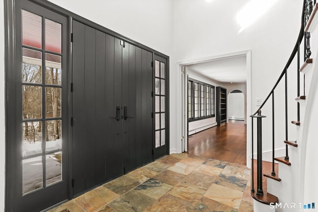 Building Photo - 11 Partrick Ln