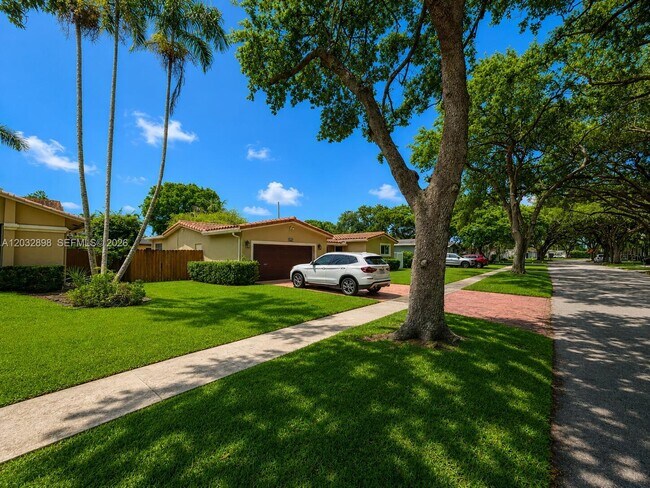 Building Photo - 8907 SW 49th Ct