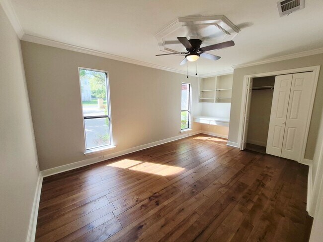 Building Photo - Golf Course Living in The Hills – 4 Bed in Lakeway