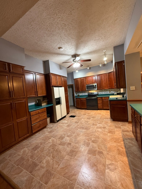 Building Photo - 910 Cedar Creek Grade