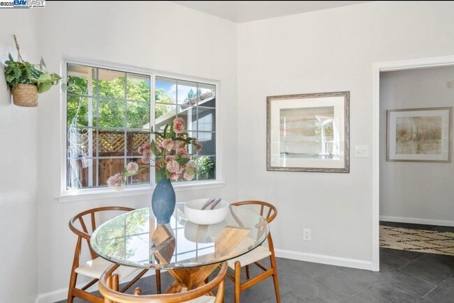 Building Photo - 5 Stuart Pl