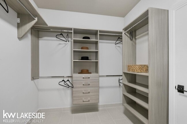 Building Photo - 1550 Tribute Dr