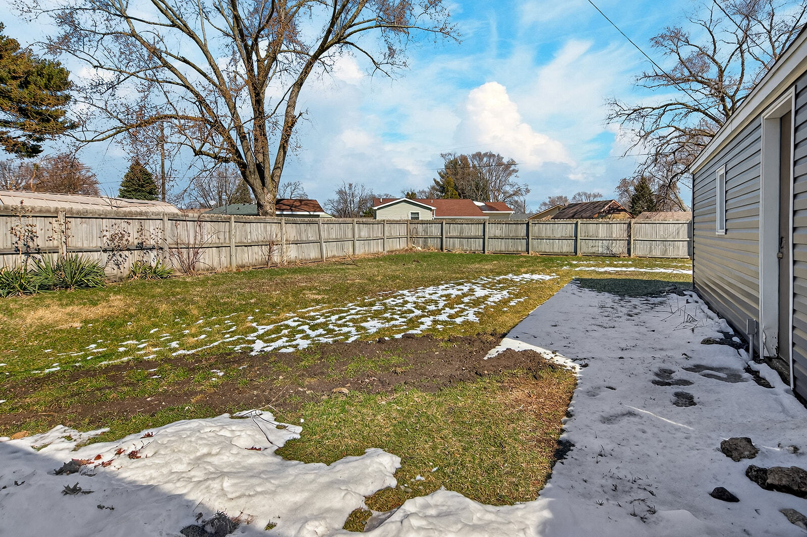 Building Photo - 7407 Saturn St