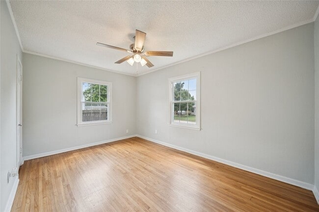 Building Photo - 1417 S Quebec Ave