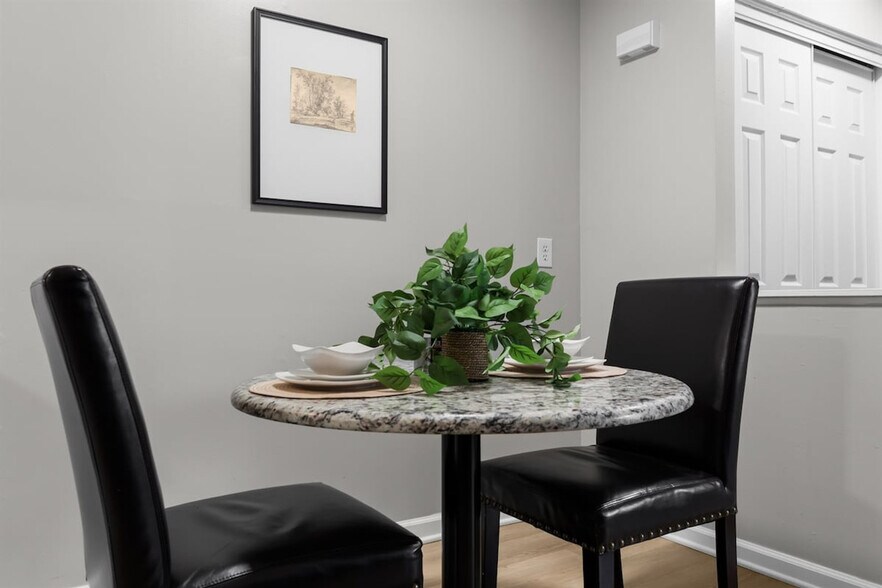 Building Photo - 55 Hollywood Ct