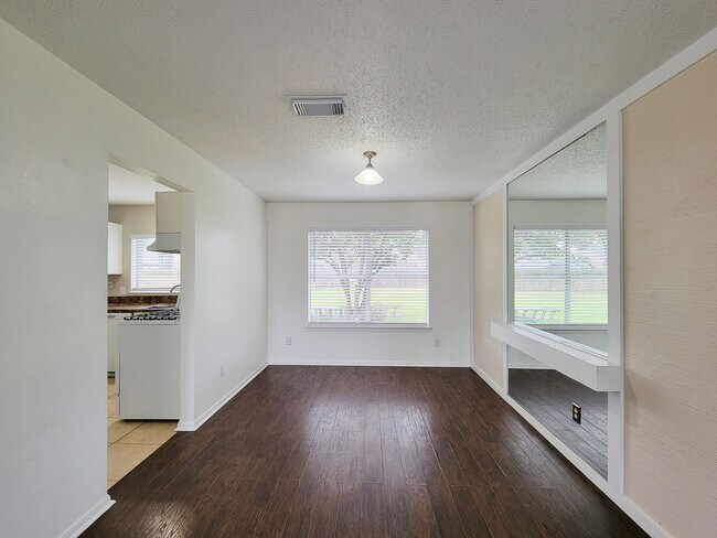 Building Photo - Welcome home to a bright & spacious retreat in sought-after Steeplechase where comfort, function ...