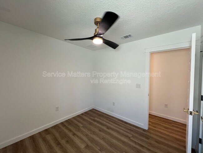 Building Photo - 3241 Damon Dr