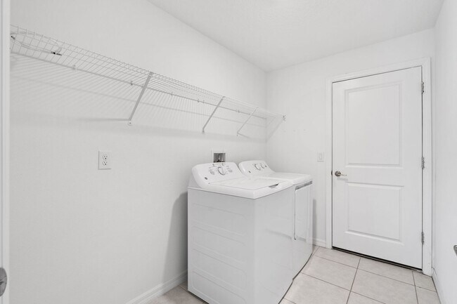 Building Photo - Like New 3/2 in Wimauma
