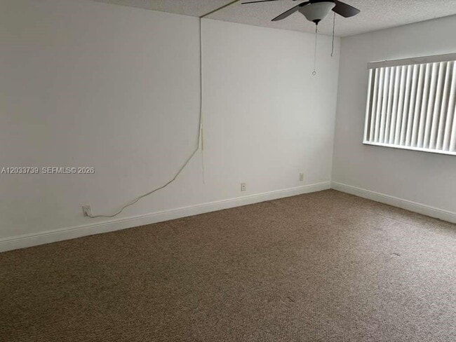 Building Photo - 140 Lakeview Dr