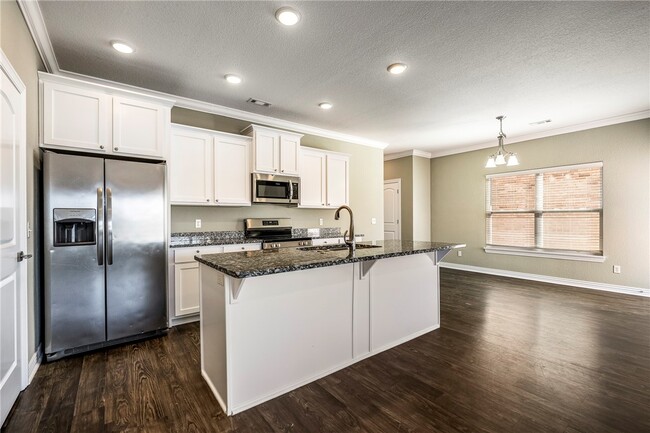 Building Photo - 121 Carrington Ave