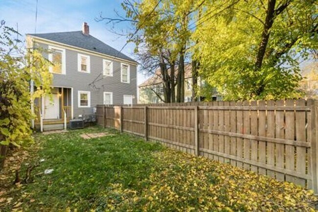 Building Photo - 360 N Garfield Ave