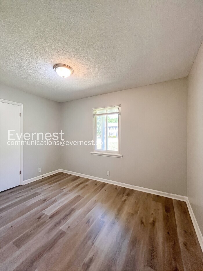 Building Photo - 409 Alexander Dr