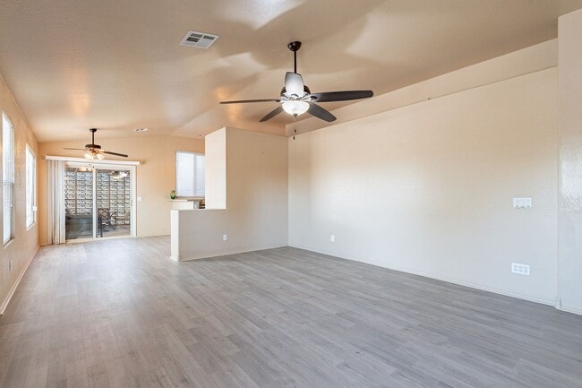 Building Photo - Stunning 4-Bedroom, 1.75-Bath Home Near South Mountain Section 8 Welcome