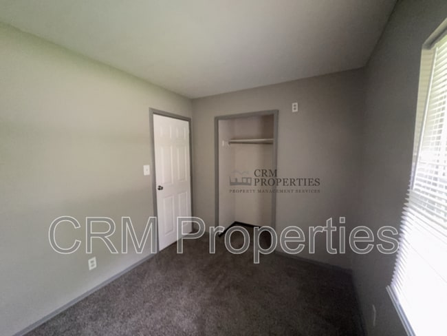 Building Photo - 212 Southlea Dr