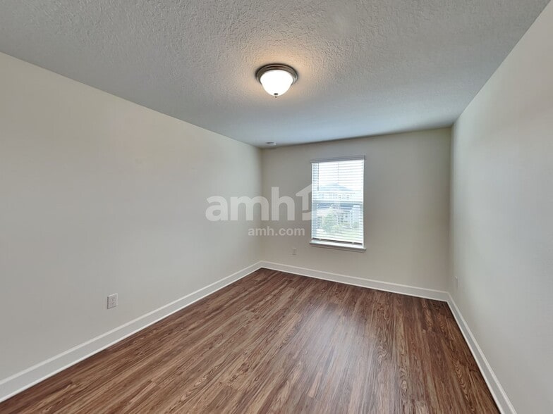 Building Photo - 1103 Walden Pond Dr