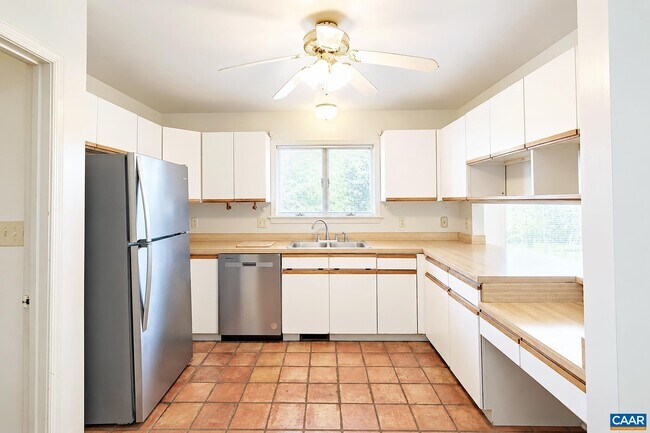 Building Photo - 360 Jeffers Dr