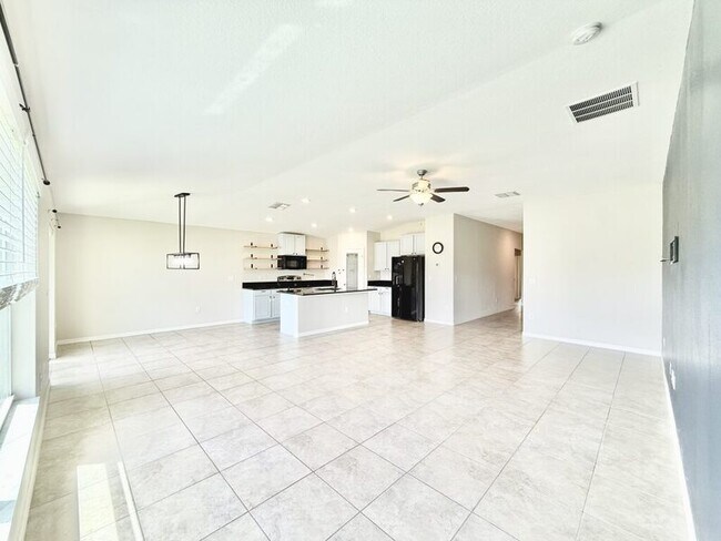 Building Photo - 17134 White Mangrove Dr