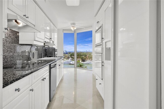 Building Photo - 4779 Collins Ave