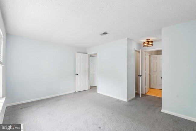 Building Photo - 12108 Green Leaf Ct