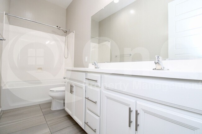 Building Photo - 106 N Bay Dr