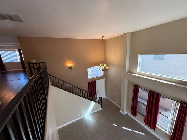 Building Photo - 6425 W Desert Hollow Dr